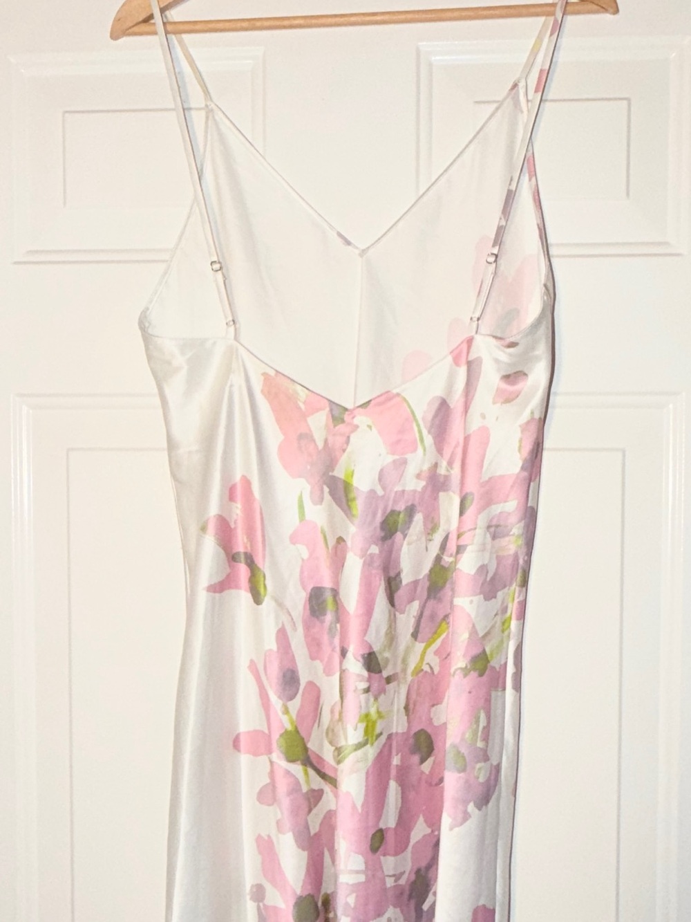 Natori Women's White w/pink/purple Floral Sleep Dress & Robe. Size M - Picture 3 of 11